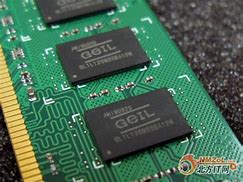 2g内存装64位win7是不是比32位卡得多